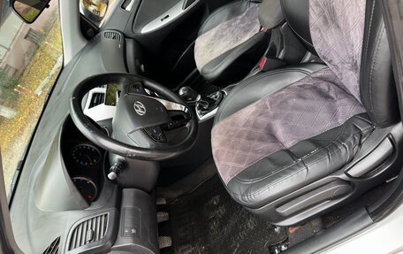 Hyundai Solaris II рестайлинг, 2011 год, 610 000 рублей, 15 фотография