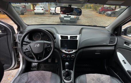 Hyundai Solaris II рестайлинг, 2011 год, 610 000 рублей, 21 фотография