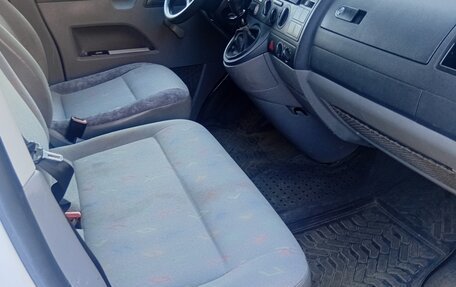 Volkswagen Transporter T5 рестайлинг, 2004 год, 770 000 рублей, 10 фотография