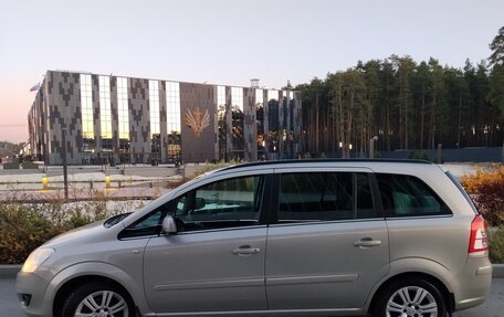 Opel Zafira B, 2011 год, 700 000 рублей, 2 фотография