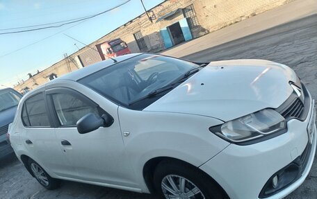 Renault Logan II, 2015 год, 410 000 рублей, 2 фотография