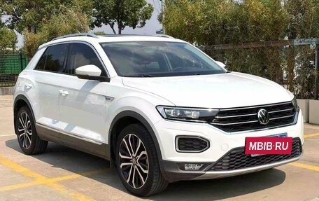 Volkswagen T-Roc I, 2022 год, 2 150 000 рублей, 2 фотография