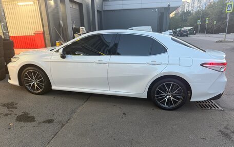 Toyota Camry, 2021 год, 3 550 000 рублей, 1 фотография