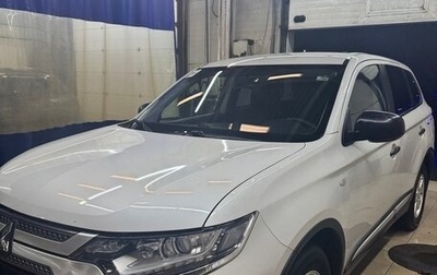 Mitsubishi Outlander III рестайлинг 3, 2019 год, 2 050 000 рублей, 1 фотография