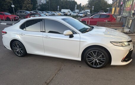 Toyota Camry, 2021 год, 3 550 000 рублей, 2 фотография