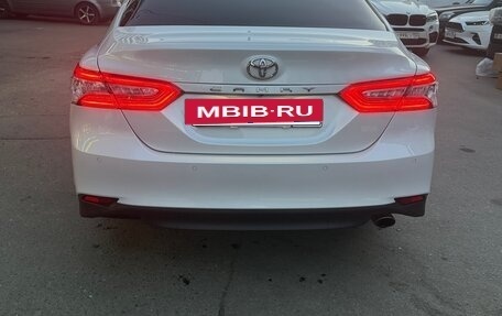 Toyota Camry, 2021 год, 3 550 000 рублей, 6 фотография