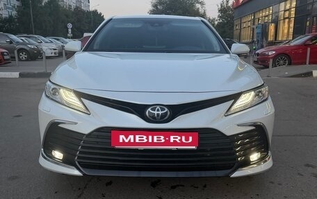 Toyota Camry, 2021 год, 3 550 000 рублей, 5 фотография