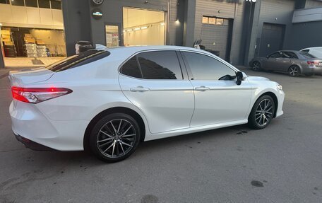 Toyota Camry, 2021 год, 3 550 000 рублей, 7 фотография