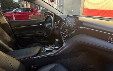 Toyota Camry, 2021 год, 3 550 000 рублей, 10 фотография