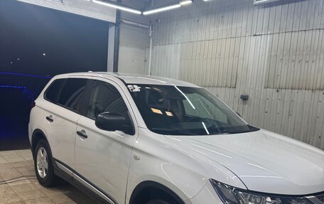 Mitsubishi Outlander III рестайлинг 3, 2019 год, 2 050 000 рублей, 3 фотография