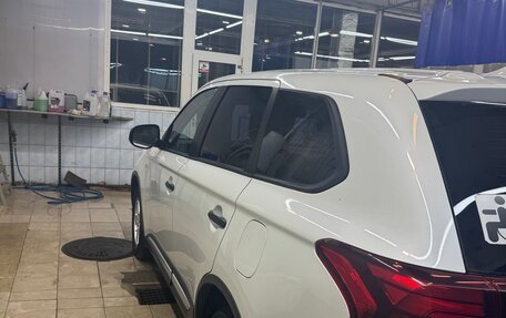 Mitsubishi Outlander III рестайлинг 3, 2019 год, 2 050 000 рублей, 6 фотография