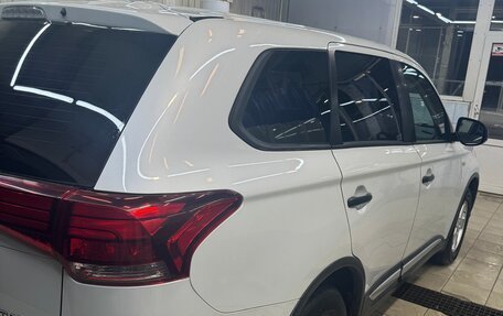 Mitsubishi Outlander III рестайлинг 3, 2019 год, 2 050 000 рублей, 7 фотография