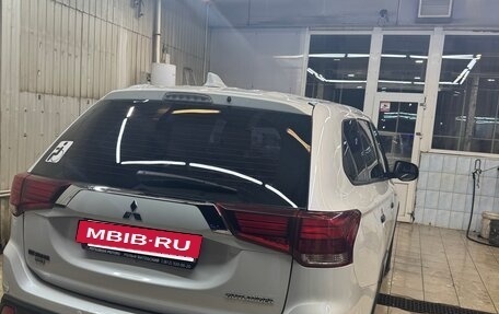 Mitsubishi Outlander III рестайлинг 3, 2019 год, 2 050 000 рублей, 5 фотография
