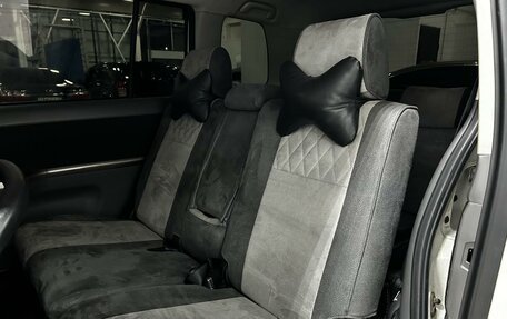 Toyota ISis I, 2010 год, 1 199 000 рублей, 15 фотография