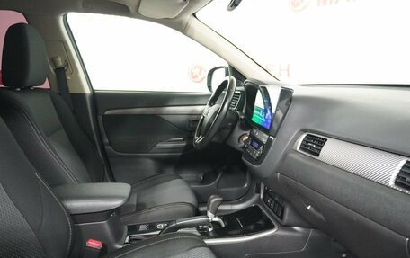 Mitsubishi Outlander III рестайлинг 3, 2018 год, 2 115 000 рублей, 11 фотография