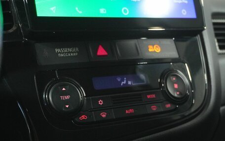 Mitsubishi Outlander III рестайлинг 3, 2018 год, 2 115 000 рублей, 14 фотография