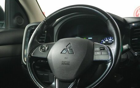 Mitsubishi Outlander III рестайлинг 3, 2018 год, 2 115 000 рублей, 19 фотография