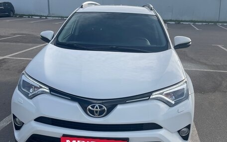 Toyota RAV4, 2018 год, 2 165 000 рублей, 15 фотография