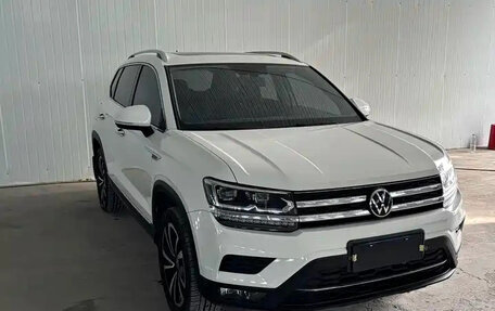 Volkswagen Tharu, 2023 год, 1 890 000 рублей, 1 фотография