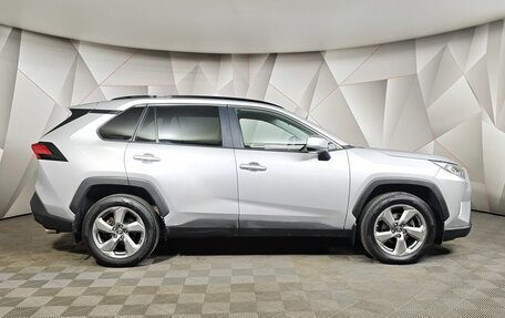 Toyota RAV4, 2019 год, 2 600 000 рублей, 6 фотография
