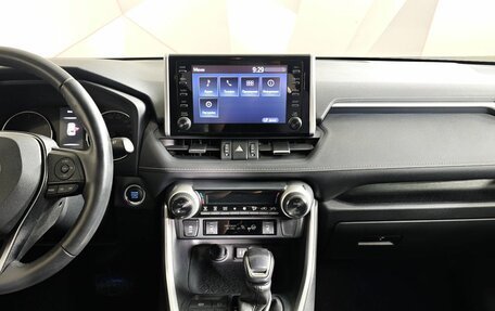 Toyota RAV4, 2019 год, 2 600 000 рублей, 15 фотография