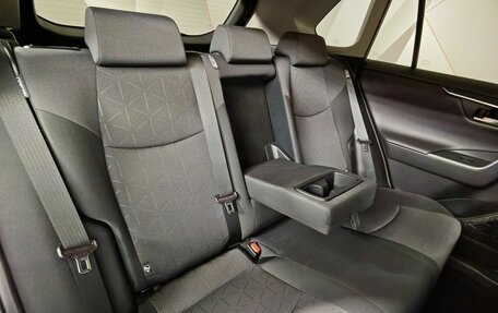 Toyota RAV4, 2019 год, 2 600 000 рублей, 17 фотография