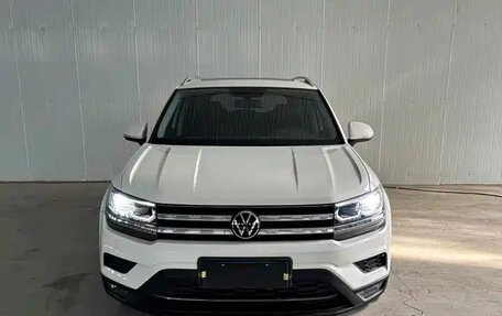Volkswagen Tharu, 2023 год, 1 890 000 рублей, 2 фотография