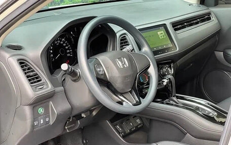 Honda Vezel, 2022 год, 1 320 000 рублей, 14 фотография