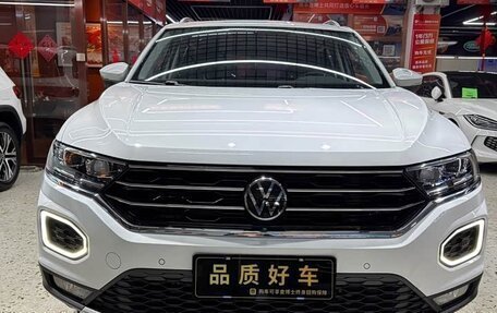 Volkswagen T-Roc I, 2022 год, 1 430 000 рублей, 2 фотография