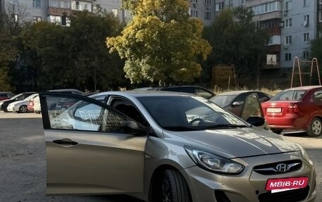 Hyundai Solaris II рестайлинг, 2011 год, 570 000 рублей, 5 фотография