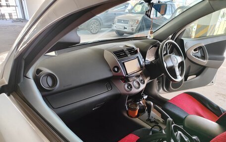 Toyota RAV4, 2005 год, 1 070 000 рублей, 12 фотография