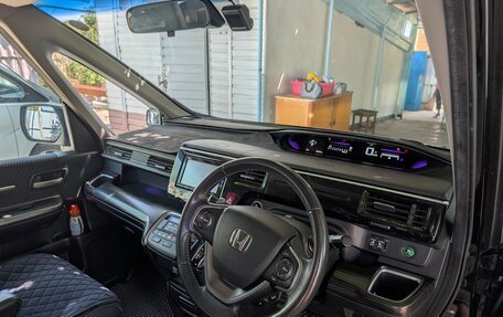 Honda Stepwgn IV рестайлинг, 2017 год, 1 820 000 рублей, 6 фотография