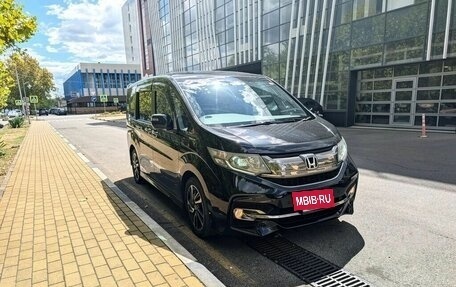 Honda Stepwgn IV рестайлинг, 2017 год, 1 820 000 рублей, 4 фотография