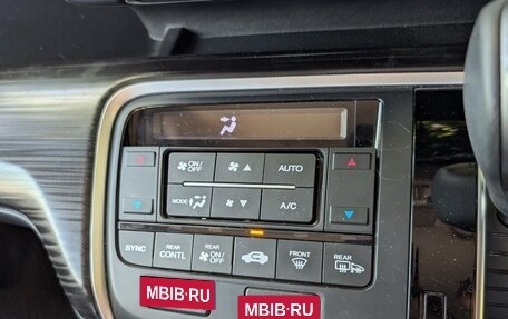 Honda Stepwgn IV рестайлинг, 2017 год, 1 820 000 рублей, 10 фотография