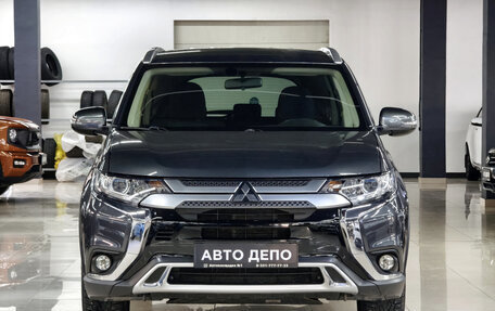 Mitsubishi Outlander III рестайлинг 3, 2021 год, 2 650 000 рублей, 2 фотография