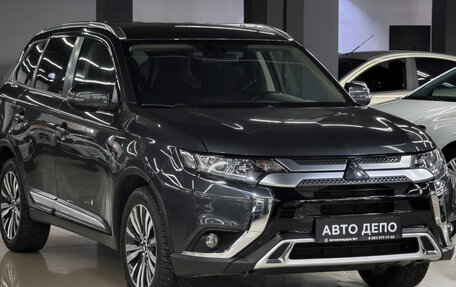 Mitsubishi Outlander III рестайлинг 3, 2021 год, 2 650 000 рублей, 3 фотография