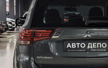 Mitsubishi Outlander III рестайлинг 3, 2021 год, 2 650 000 рублей, 7 фотография