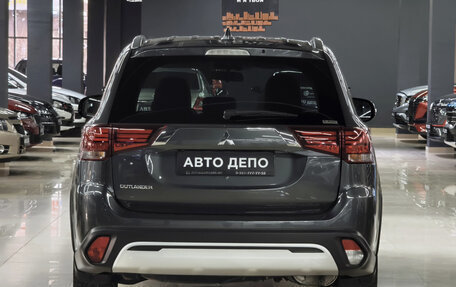Mitsubishi Outlander III рестайлинг 3, 2021 год, 2 650 000 рублей, 5 фотография