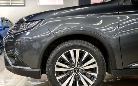 Mitsubishi Outlander III рестайлинг 3, 2021 год, 2 650 000 рублей, 12 фотография