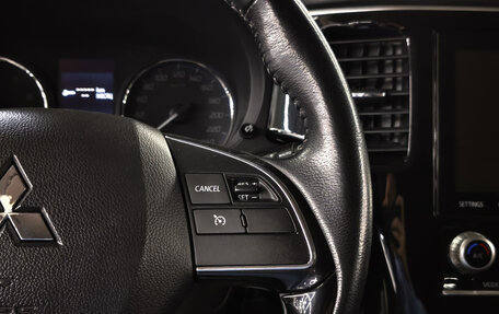 Mitsubishi Outlander III рестайлинг 3, 2021 год, 2 650 000 рублей, 13 фотография