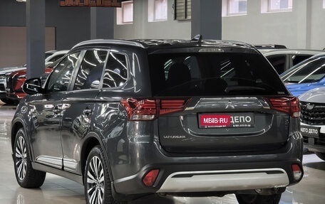 Mitsubishi Outlander III рестайлинг 3, 2021 год, 2 650 000 рублей, 6 фотография