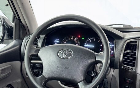 Toyota Land Cruiser 100 рестайлинг 2, 2006 год, 2 230 000 рублей, 14 фотография