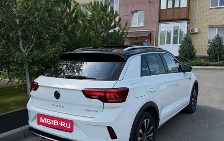 Volkswagen T-Roc I, 2023 год, 2 250 000 рублей, 3 фотография