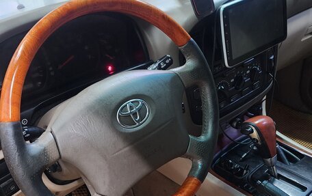 Toyota Land Cruiser 100 рестайлинг 2, 2001 год, 2 100 000 рублей, 3 фотография
