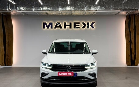 Volkswagen Tiguan II, 2021 год, 2 900 000 рублей, 2 фотография