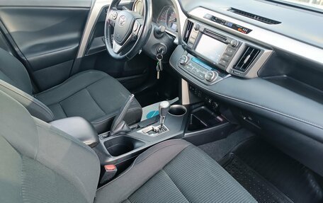 Toyota RAV4, 2015 год, 1 800 000 рублей, 13 фотография