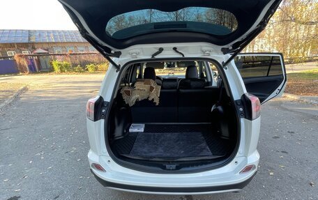 Toyota RAV4, 2017 год, 2 250 000 рублей, 12 фотография