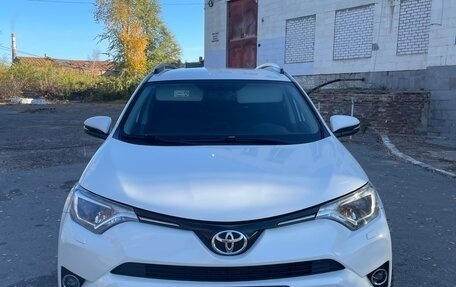 Toyota RAV4, 2017 год, 2 250 000 рублей, 4 фотография