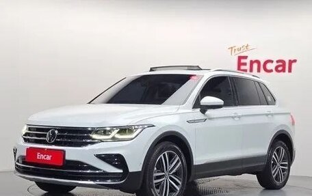 Volkswagen Tiguan II, 2021 год, 3 830 000 рублей, 1 фотография