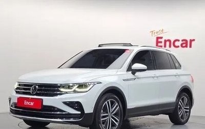 Volkswagen Tiguan II, 2021 год, 3 830 000 рублей, 1 фотография